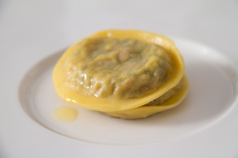 bottura-ravioli-cotechino-lenticchie