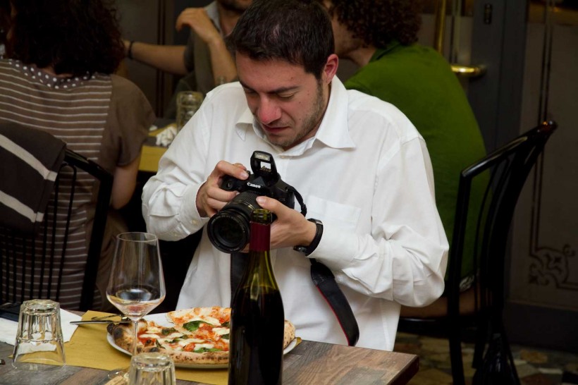 Cagnetti fotografa pizza margherita bufala