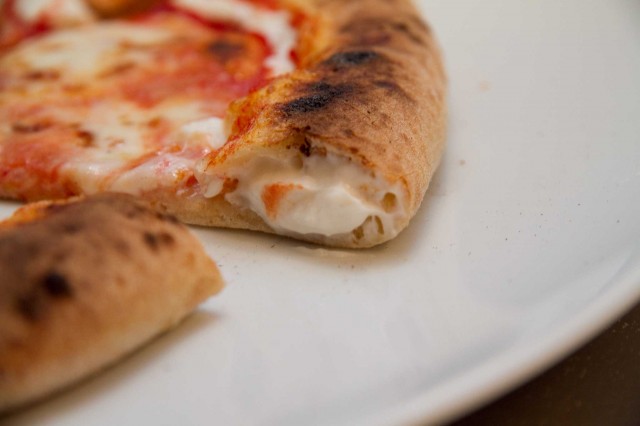 pizza-Sorbillo-criscito-naturale-cornicione-ripieno-03