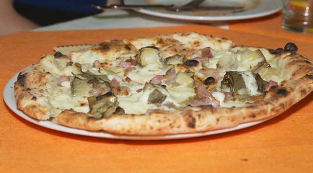 Ciro-Salvo-pizza-carciofi-pancetta