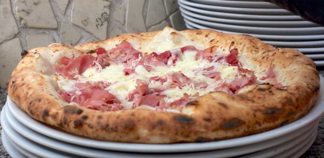 Ciro-Salvo-pizza-prosciutto-cotto-parmigiano