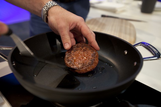 hamburger di carne artificiale preparazione 06