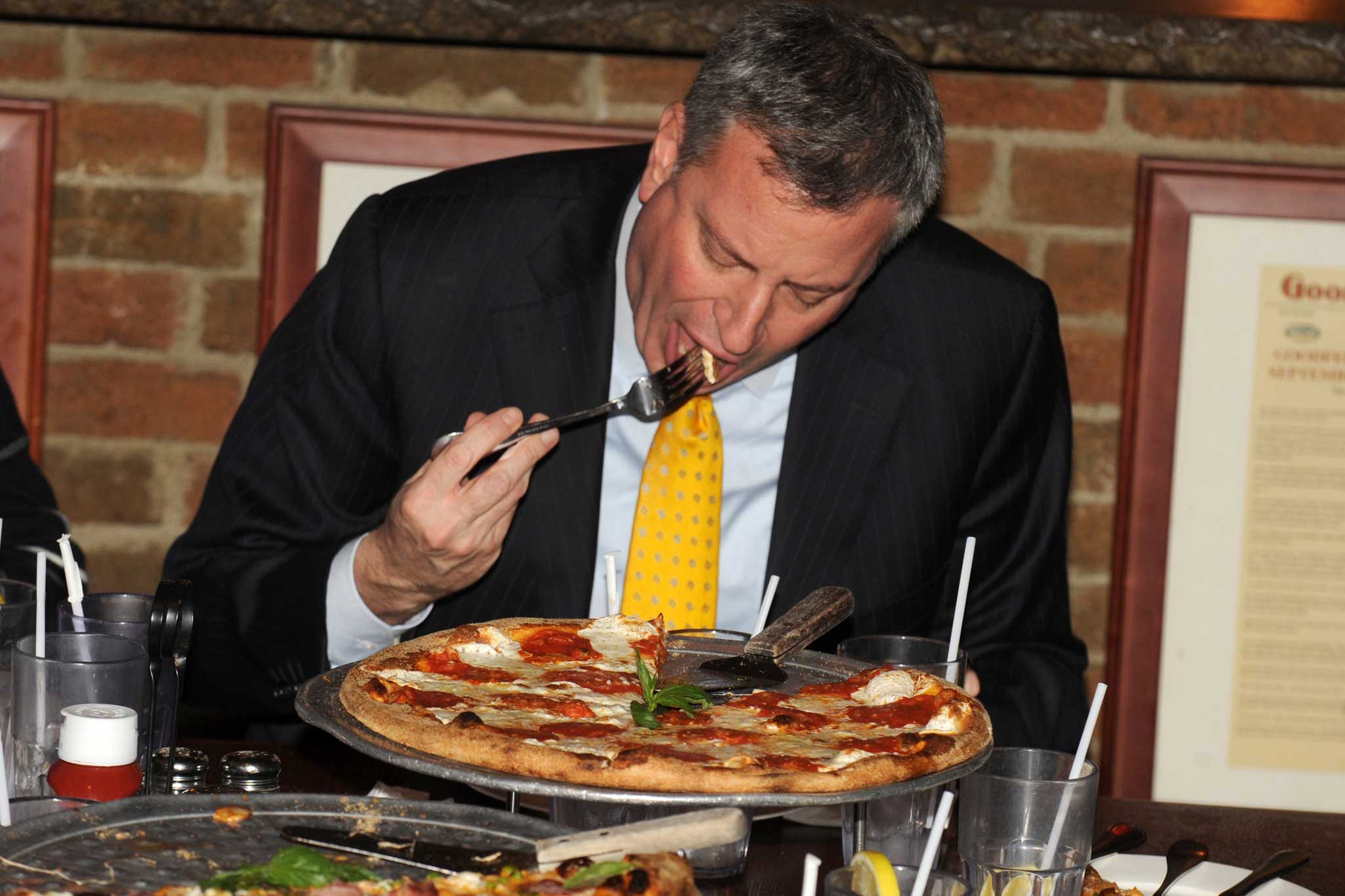 il sindaco de Blasio e la pizza