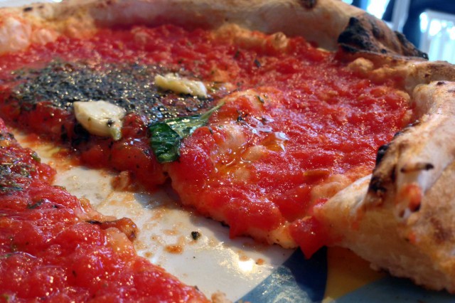 fetta pizza Napoli Rossopomodoro