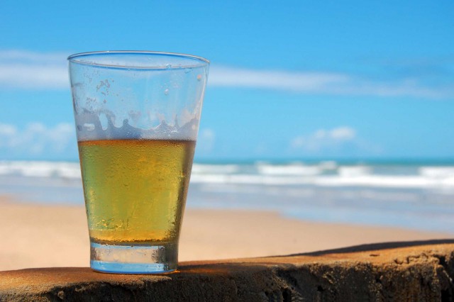 birra sulla spiaggia