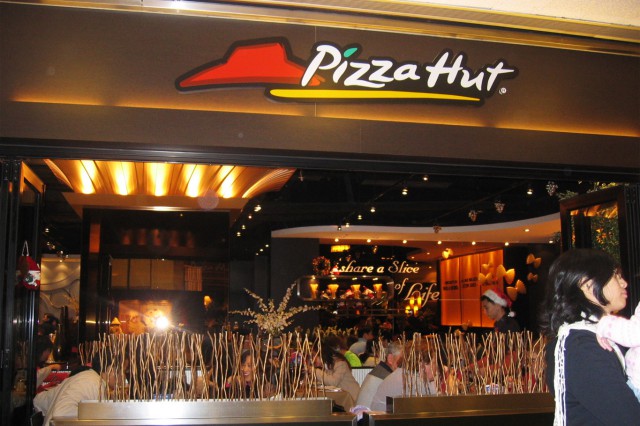 pizza hut restaurant