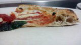 impasto pizza margherita cornicione