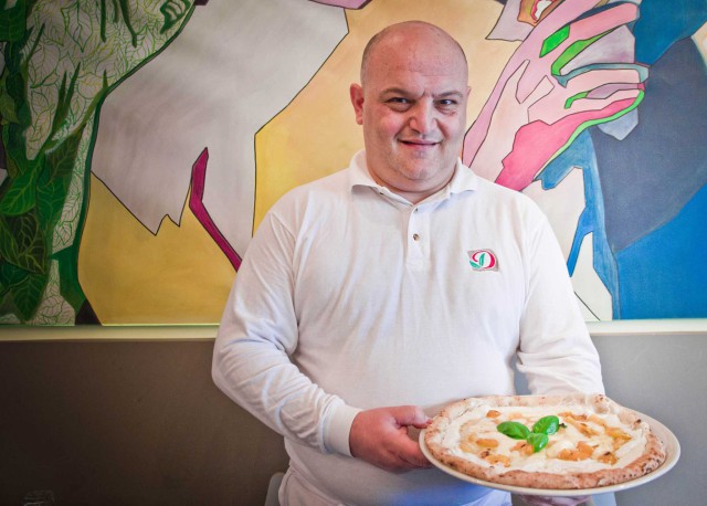 Enzo Cacialli e la pizza del Papa