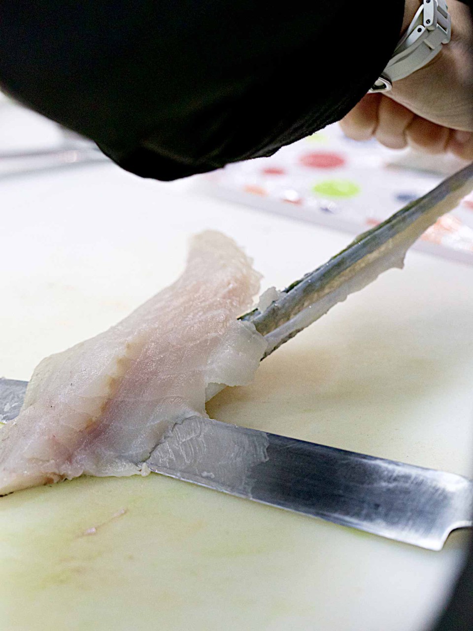 sushi come sfilettare il pesce pelle levare