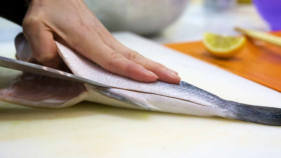 sushi come sfilettare il pesce ventre