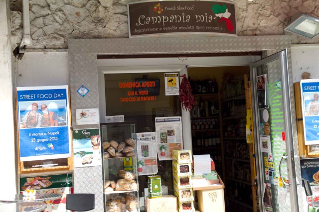 Campania Mia store