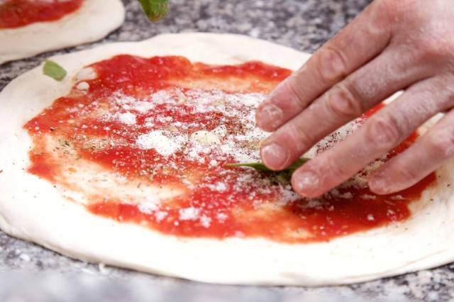 preparazione pizza
