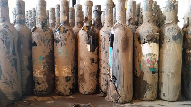 bottiglie vino fango Solopaca