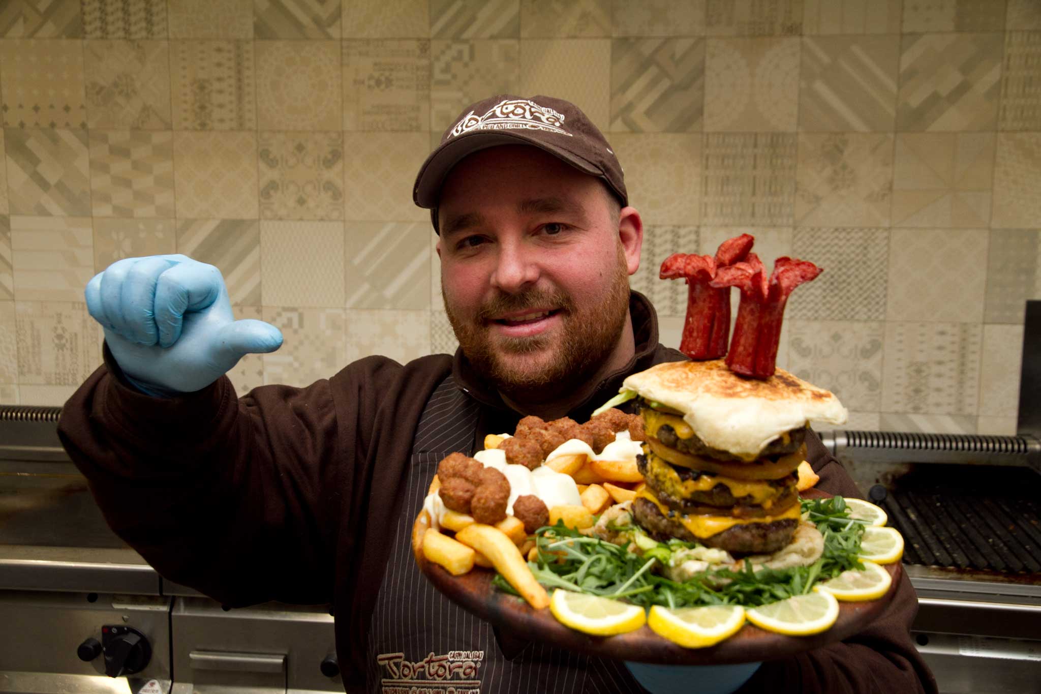 Mario Tortora e il suo hamburger