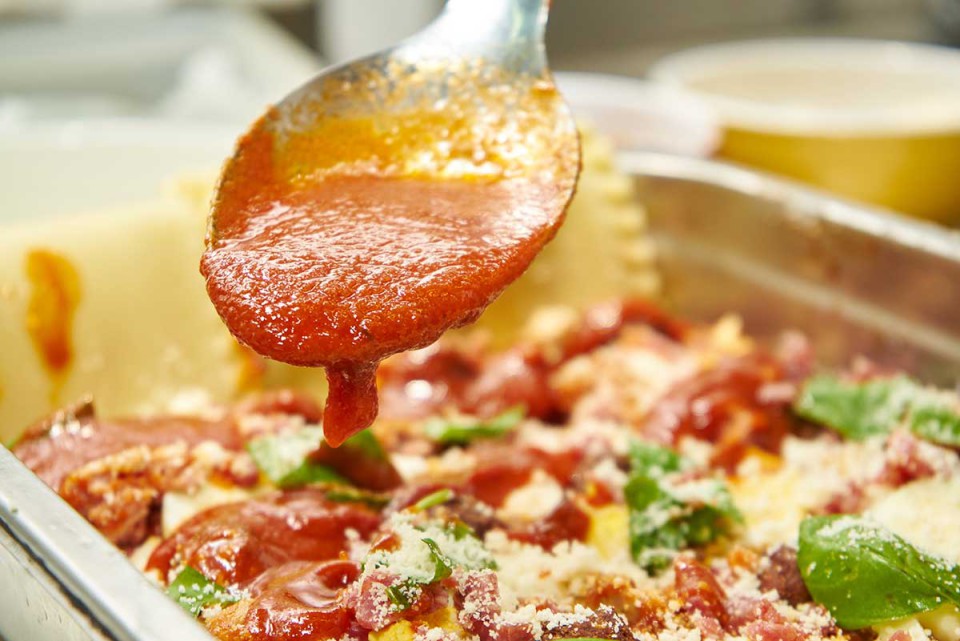 lasagna napoletana ricetta salsa a chiusura