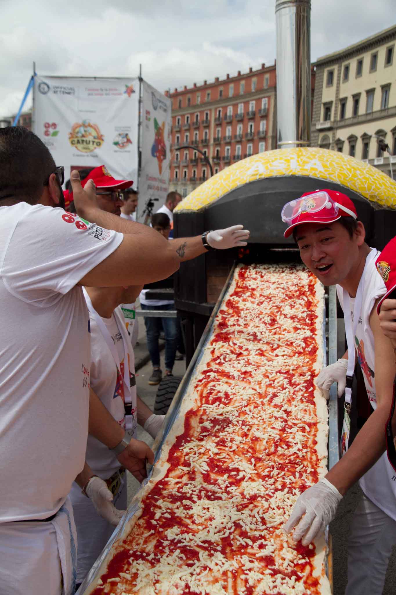 pizza più lunga del mondo record Napoli 37