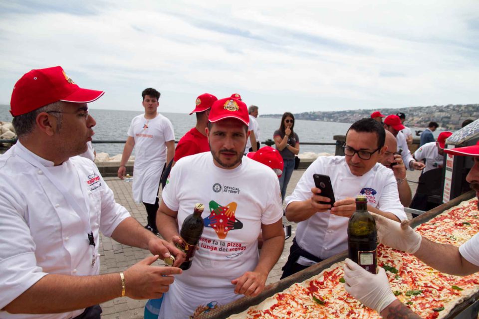 pizza più lunga del mondo record Napoli 45