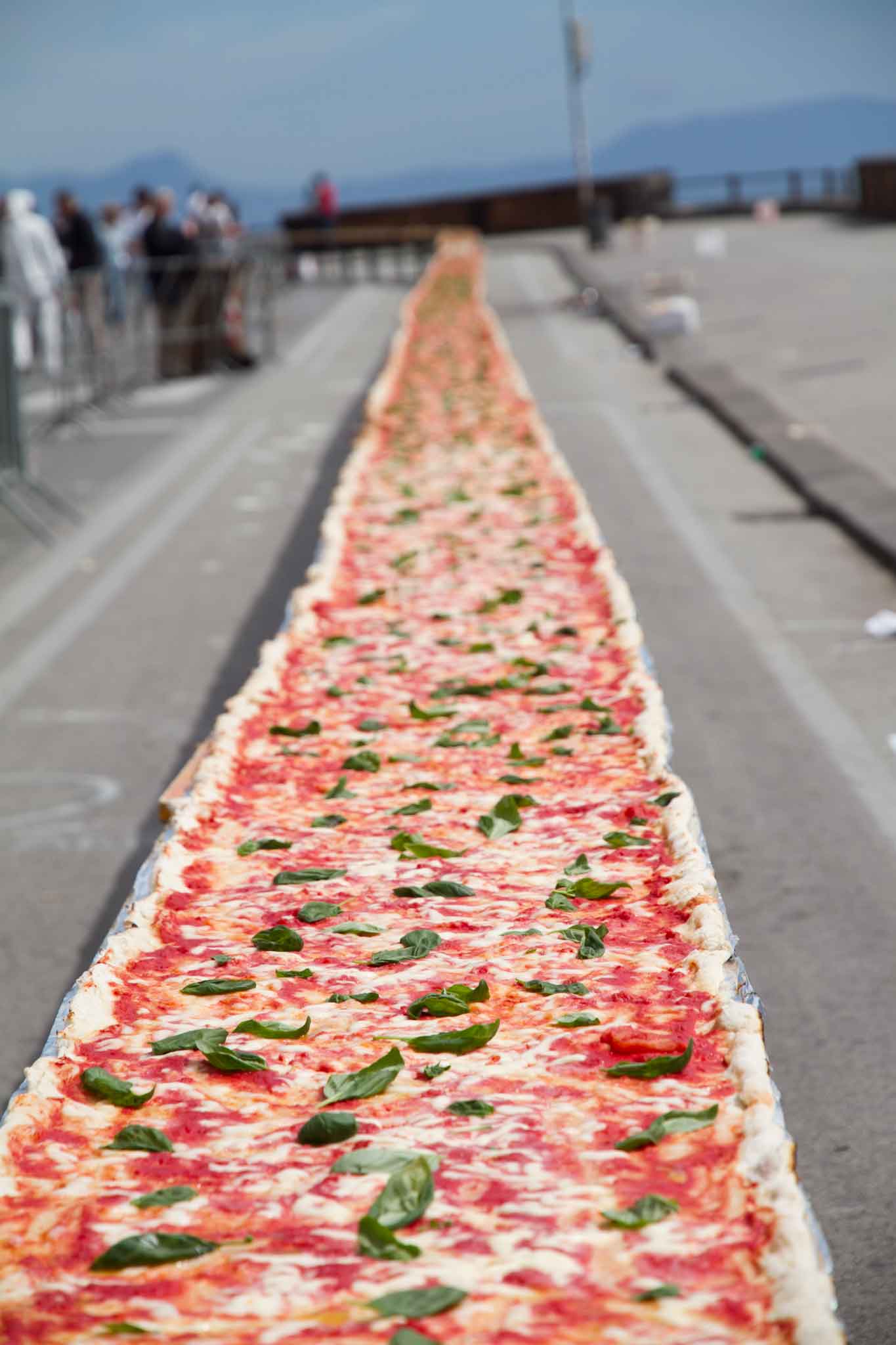 pizza più lunga del mondo record Napoli 50