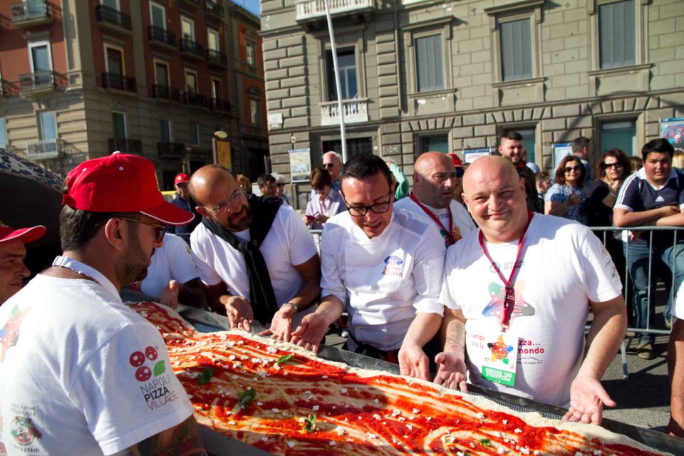 pizza più lunga del mondo record Napoli 52