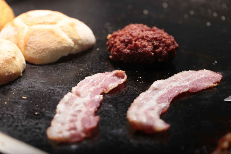 carne bacon hamburger Puok e Med