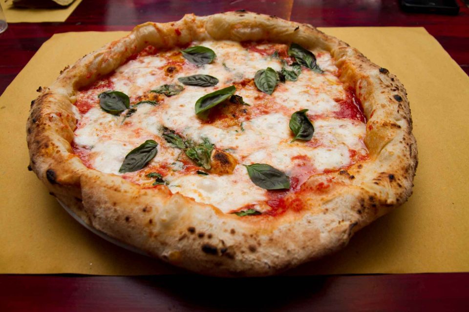 pizzeria il Borgo Acciaroli pizza margherita