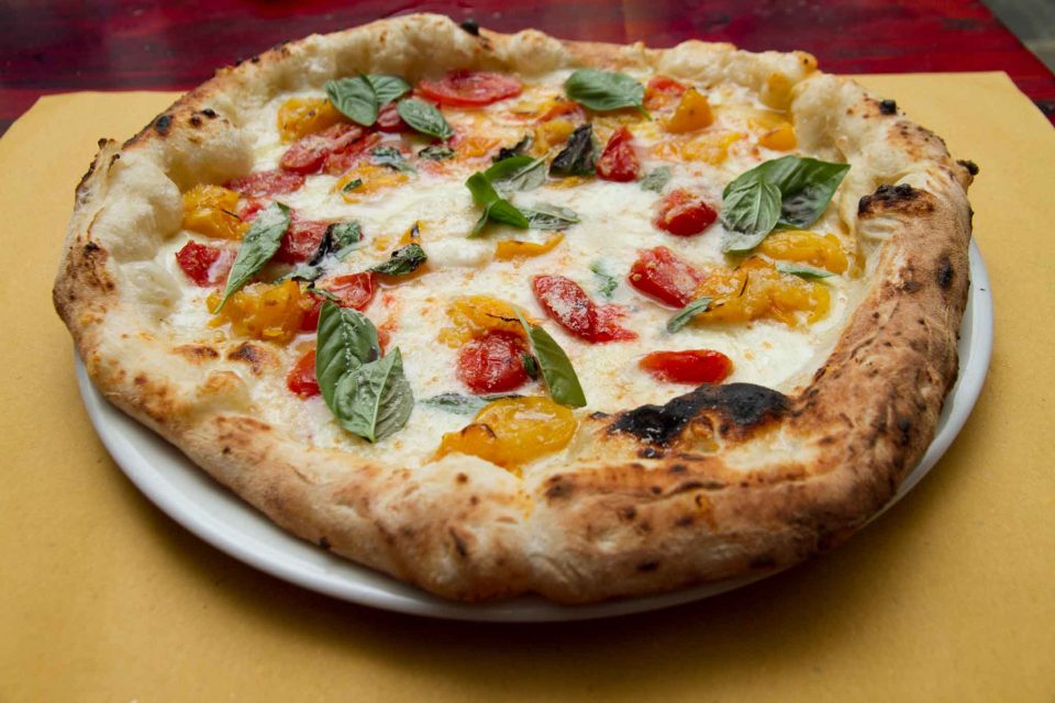 pizzeria il Borgo Acciaroli pizza pomodori gialli