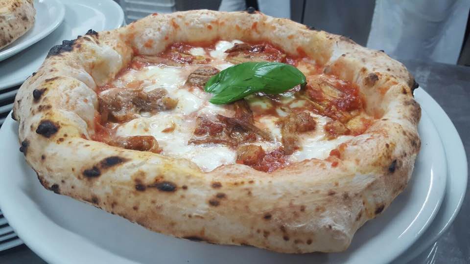 pizza-parmigiana-i-masanielli-salvatore-martucci