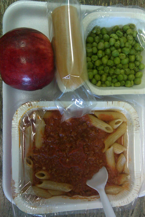 insegnante_USA_mangia_scuola-pasta