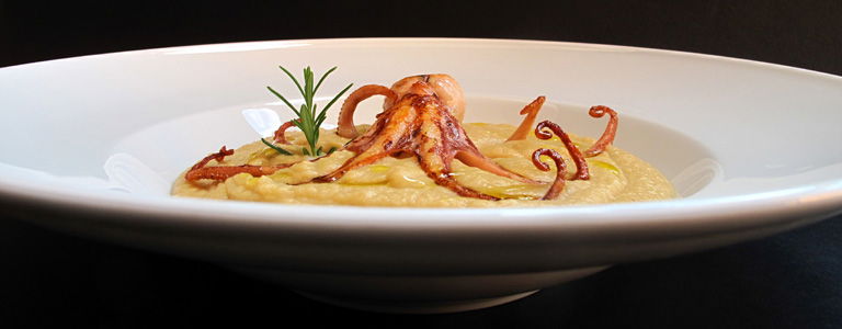 La ricetta della passatina di ceci con polpo al rosmarino