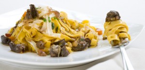 Tagliatelle con il ragù bianco di lumache al parmigiano