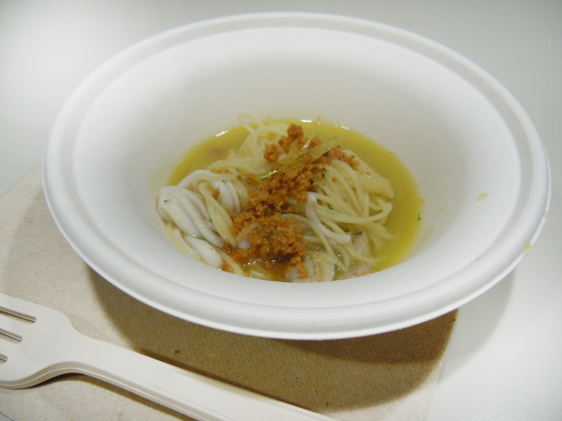 superspaghettini-con-brodo-affumicato-Viviana-Varese-taste-of-Milano-2011