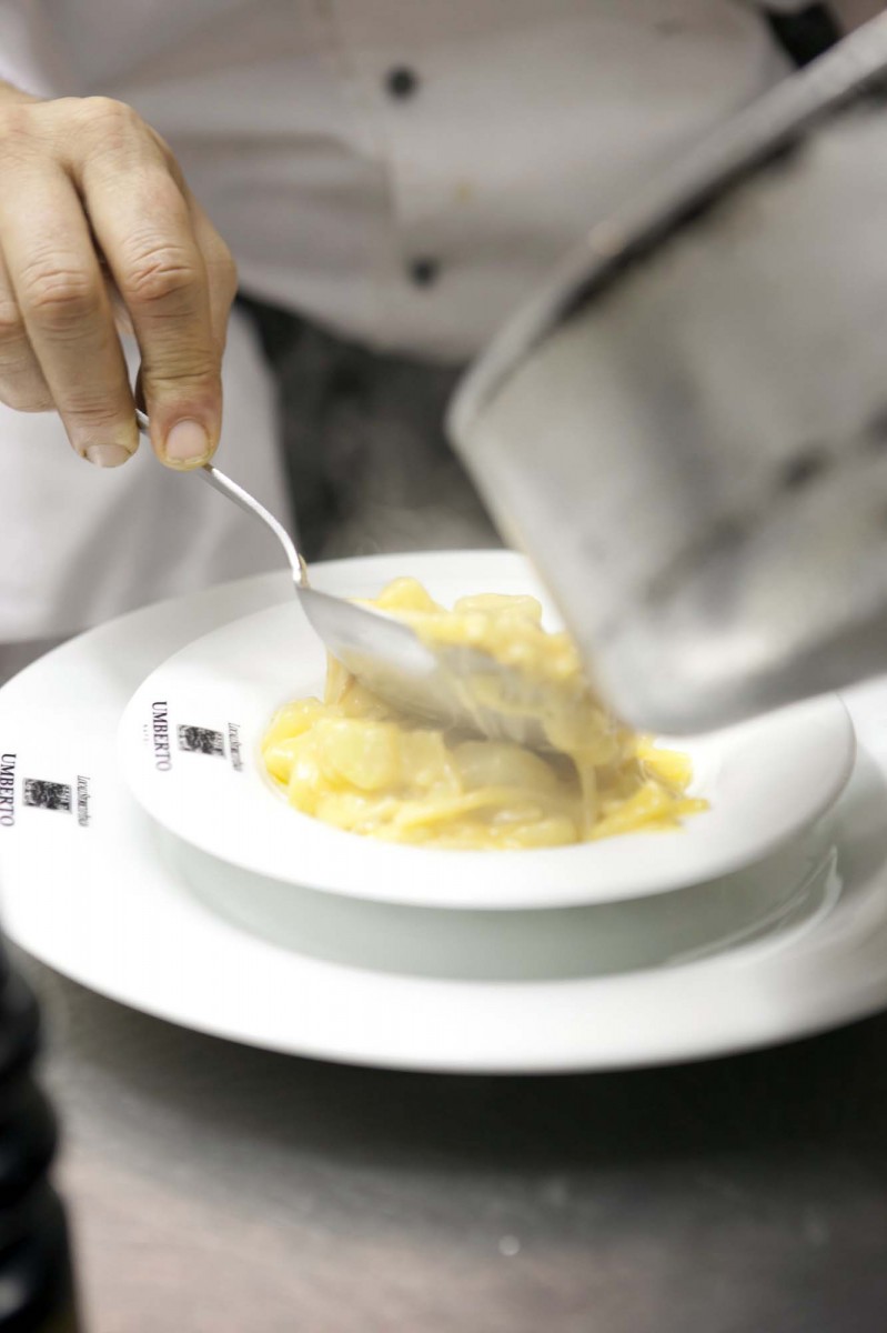 pasta patate e provola impiattamento