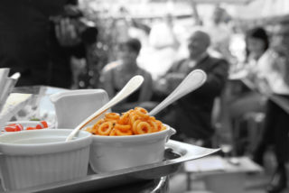 Sicilia. La ricetta delle melanzane con pasta, pomodori pachino e pesce spada