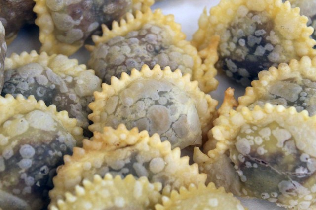 Dolci Abruzzesi Di Natale.Castagne Prove Di Natale Con La Migliore Ricetta Dei Ravioli Dolci