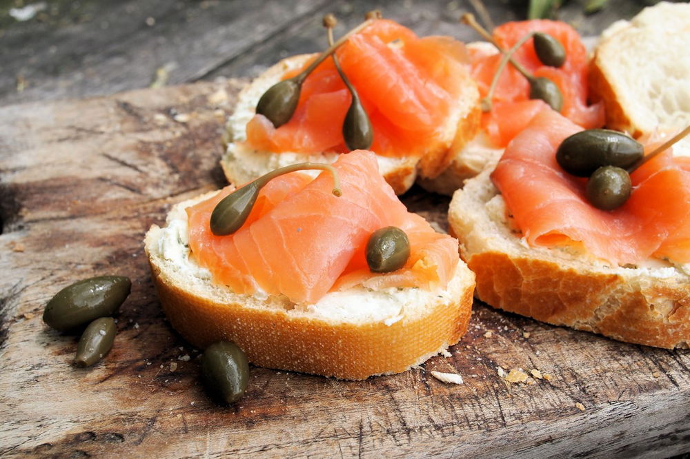 Come mangiare il salmone affumicato. 7 ricette fredde e veloci per Natale