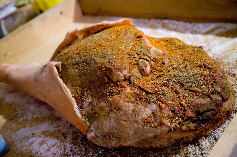 Prosciutto crudo sei mosse per farlo in casa