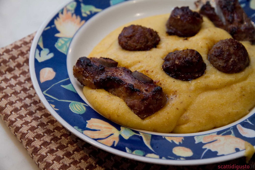 La migliore polenta e salsiccia, o salsa, la fai con questa ricetta