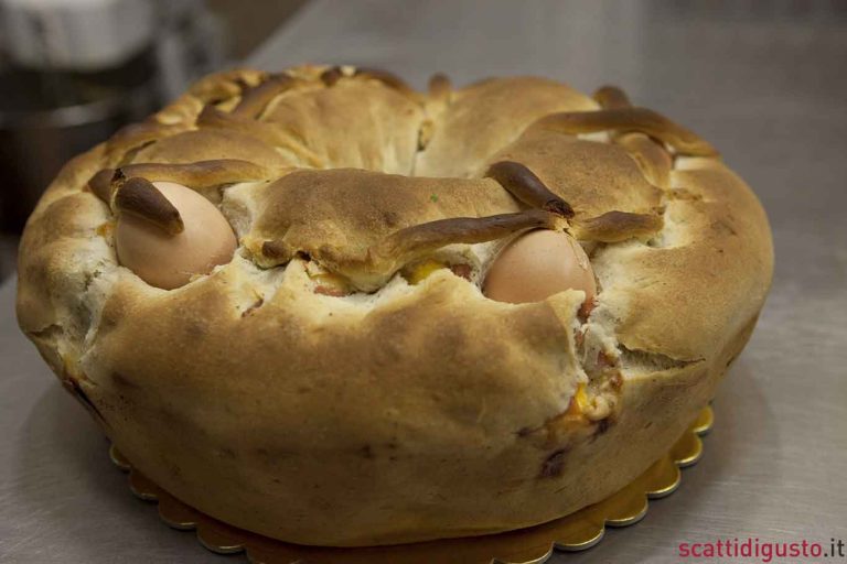 La ricetta migliore del casatiello è quella napoletana