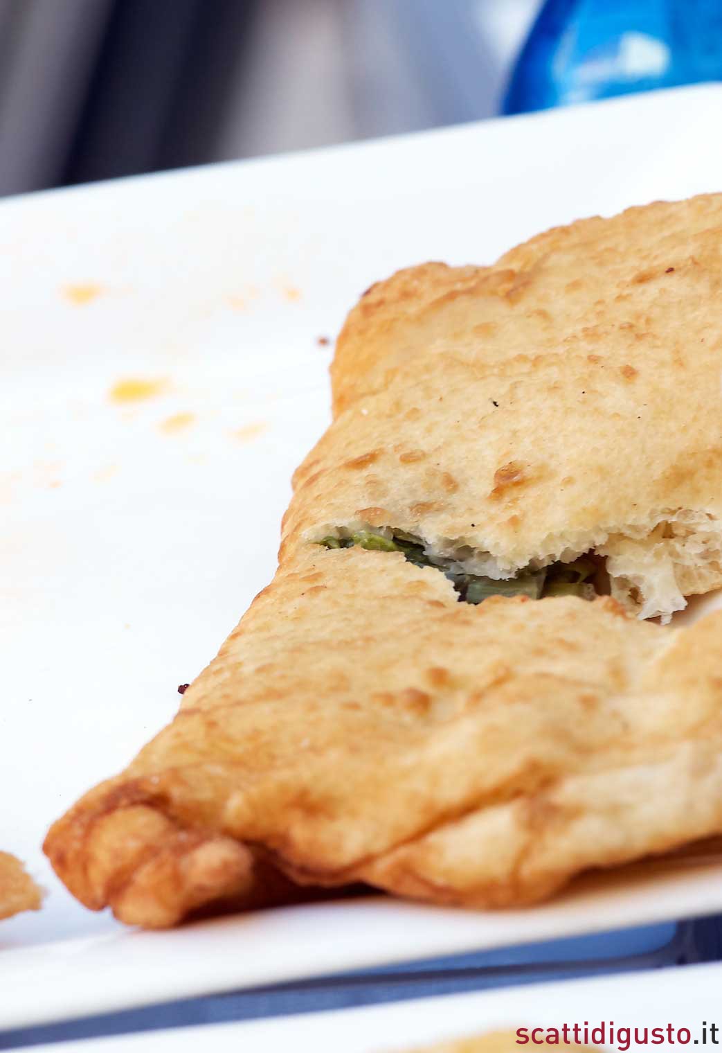 Masterchef-3-pizza-fritta-scarola-esterna-Napoli