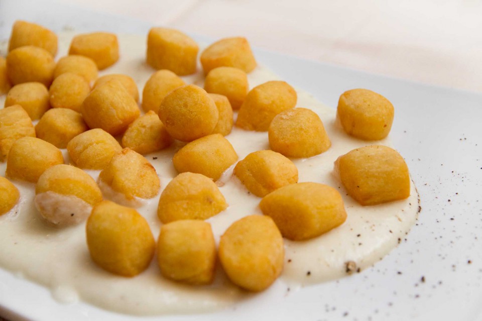 gnocchi fritti cacio e pepe