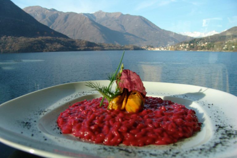 La ricetta del riso rosso di rapa e cozze al vapore