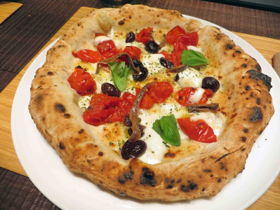 pizza sole nel piatto
