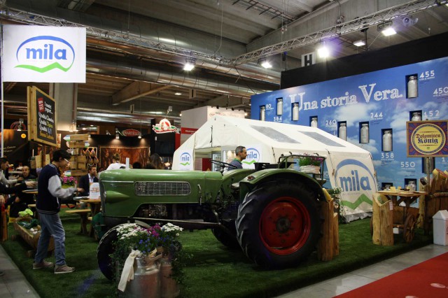 stand mila
