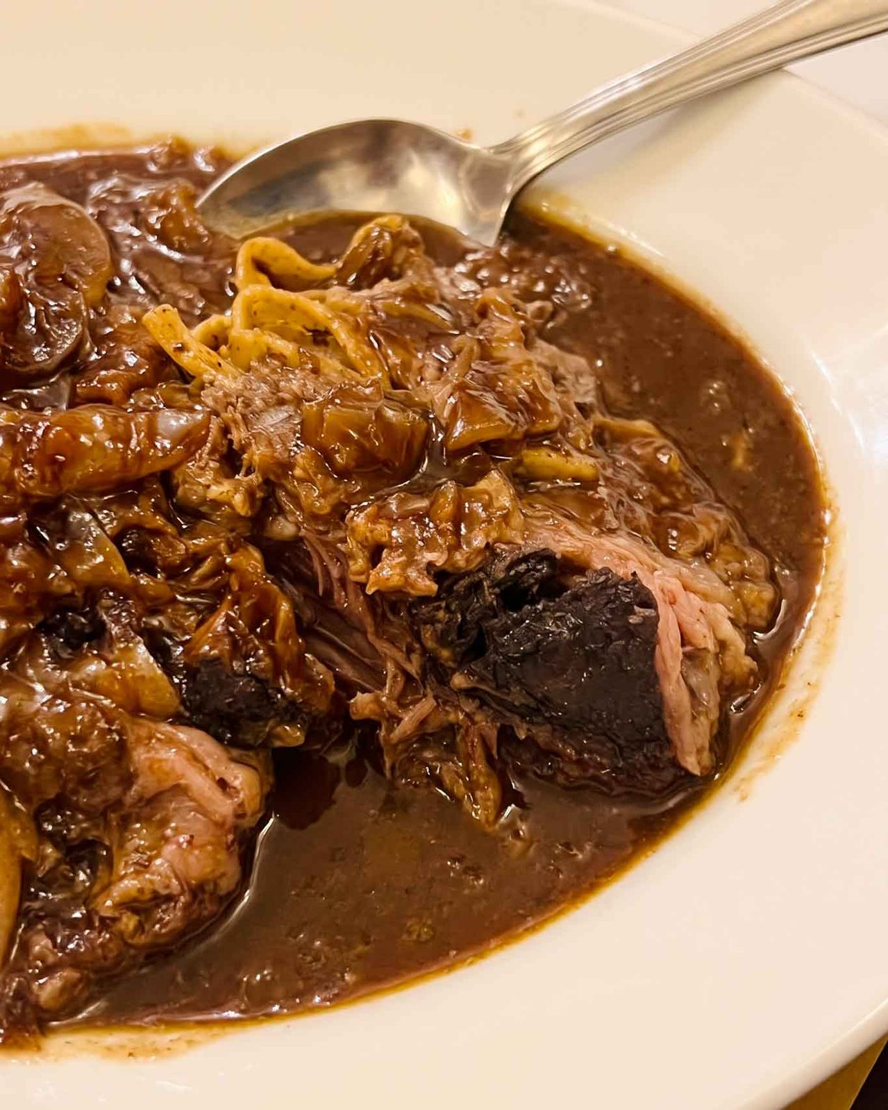 il brasato di maiale del ristorante Giorgione Villa Selva Country House a Grutti in Umbria