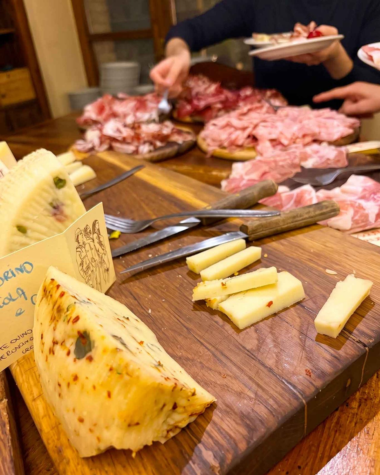 formaggi e salumi del ristorante Giorgione Villa Selva Country House a Grutti in Umbria