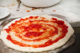 preparazione pizza