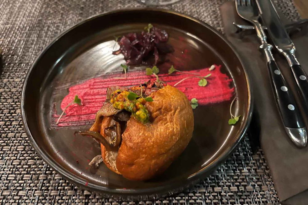 il maritozzo di Romeow Cat Bistrot a Roma