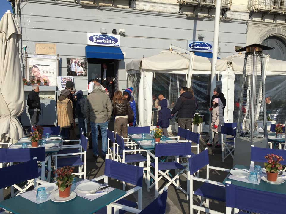 Nuove pizzerie Sorbillo pizza fritta, Lungomare Napoli, Venezia