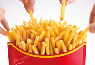 Svelati in video ingredienti e ricetta delle patatine fritte McDonald’s: e io non mi sento troppo bene