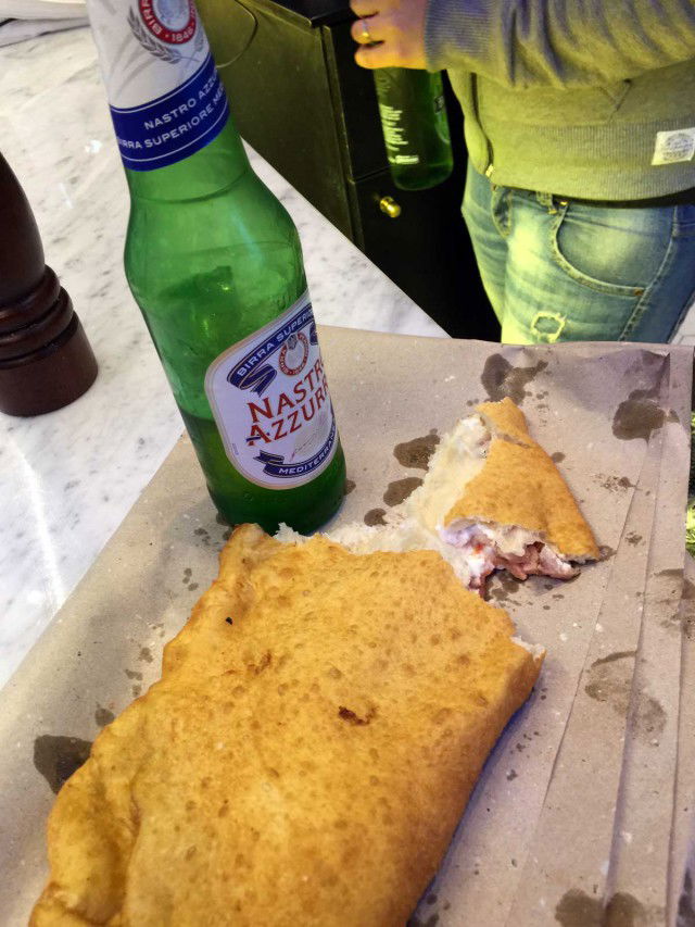 Pizza fritta. Sorbillo apre la pizzeria Esterina 2 Tribunali a Napoli